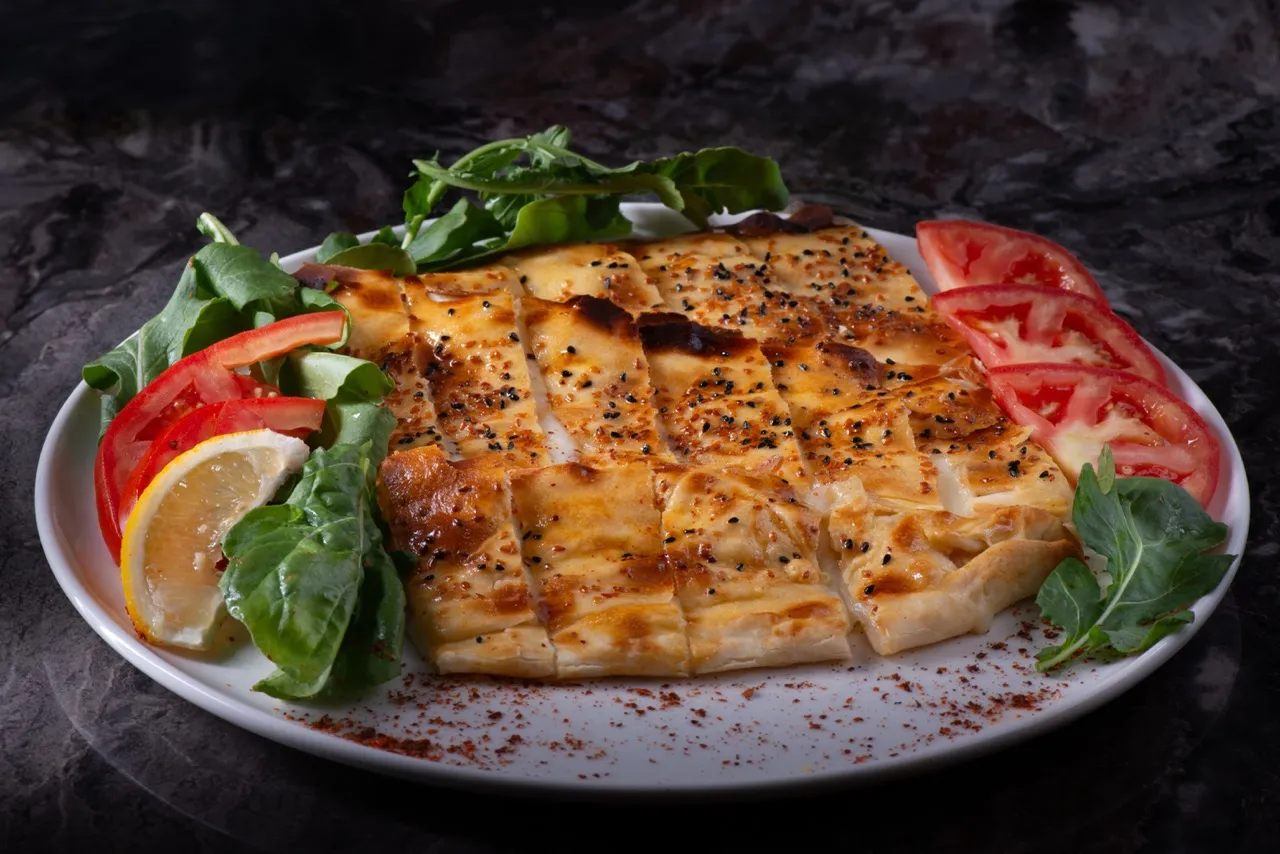 Kaşarlı Yumurtalı Pide